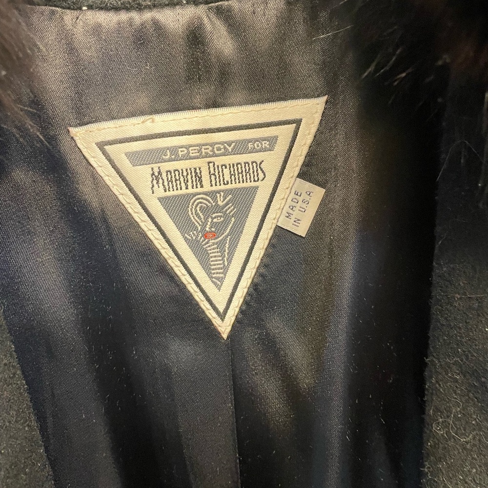 Elegant Black Coat with Faux Fur Trim - Picture 3 of 8